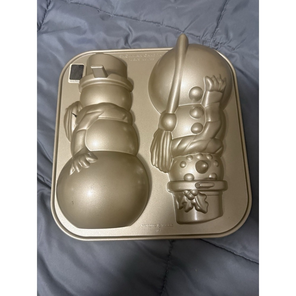 Williams Sonoma EXCLUSIVE Nordic Ware Nonstick Cast Aluminum 3D Snowman Pan